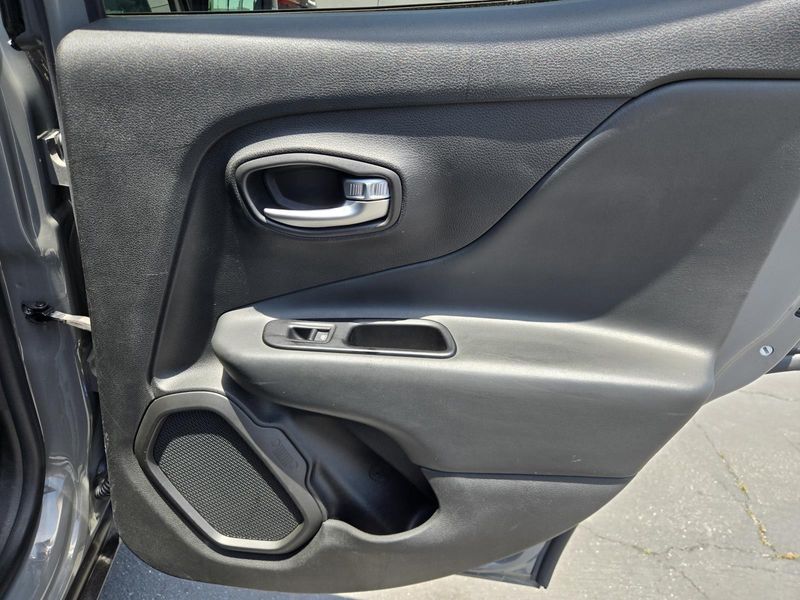 Used 2019 Jeep Renegade Altitude FWD