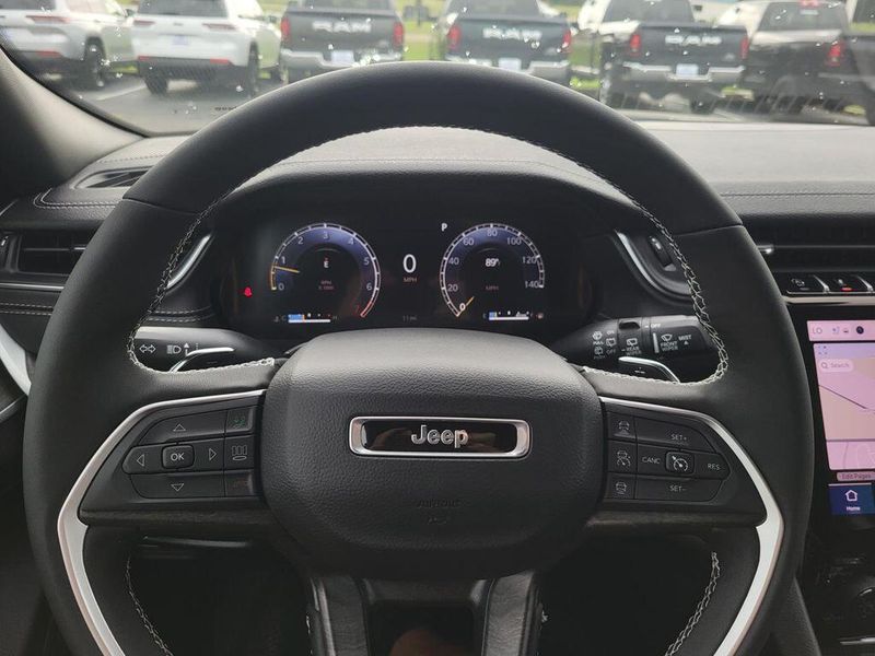 New 2025 Jeep Grand Cherokee L Limited 4x4Image 14
