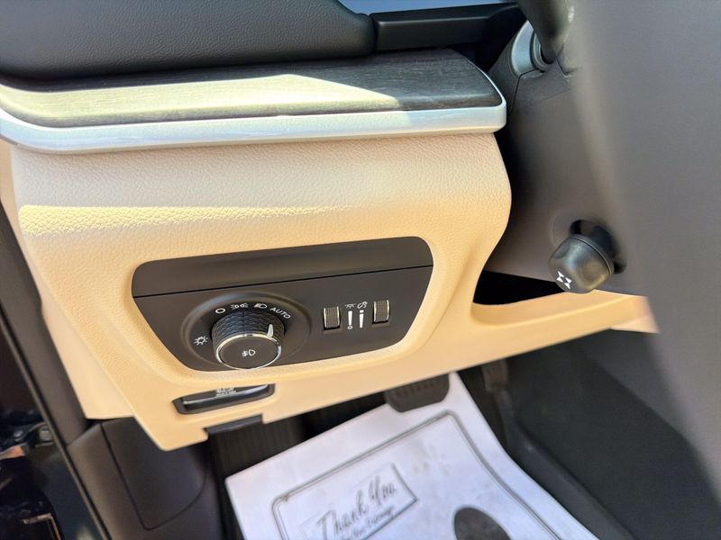 Used 2025 Jeep Grand Cherokee LimitedImage 46