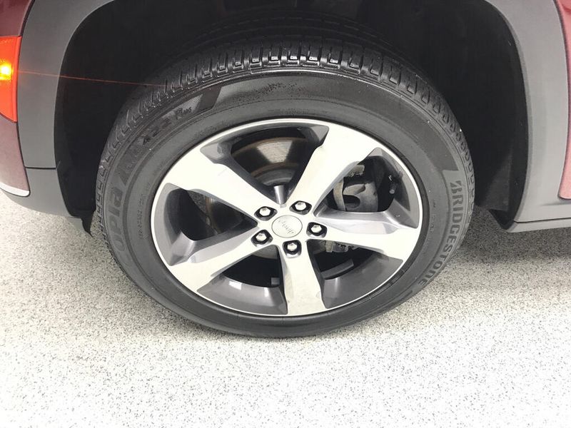 Used 2022 Jeep Grand Cherokee L LimitedImage 2