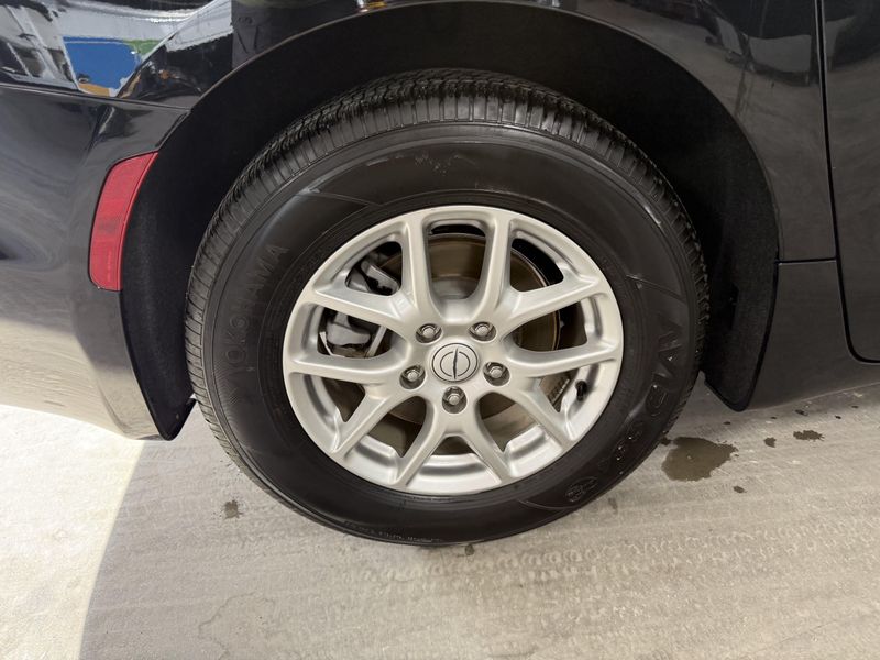 Used 2026 Chrysler Pacifica SelectImage 7