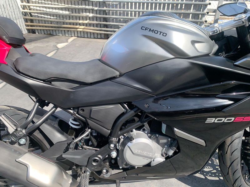 New 2025 CFMOTO 300SS Image 12