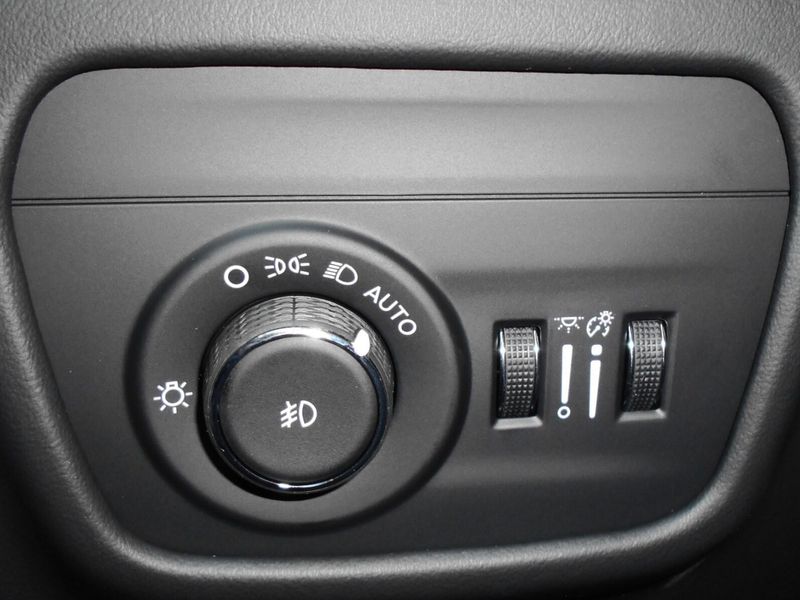 New 2025 Jeep Grand Cherokee Summit Reserve 4x4Image 24