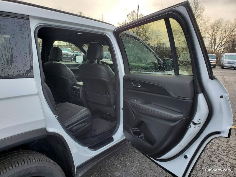 New 2025 Jeep Grand Cherokee L Altitude X 4x4