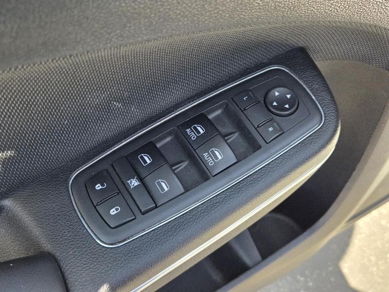 Used 2018 Dodge Charger SXT RWD