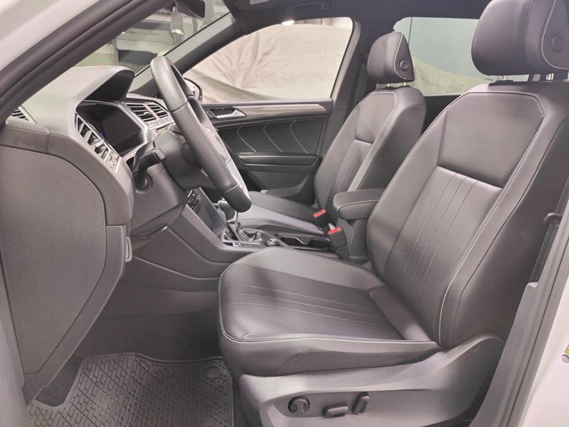 Used 2024 Volkswagen Tiguan SE R-Line Black AWD w/SunroofImage 16