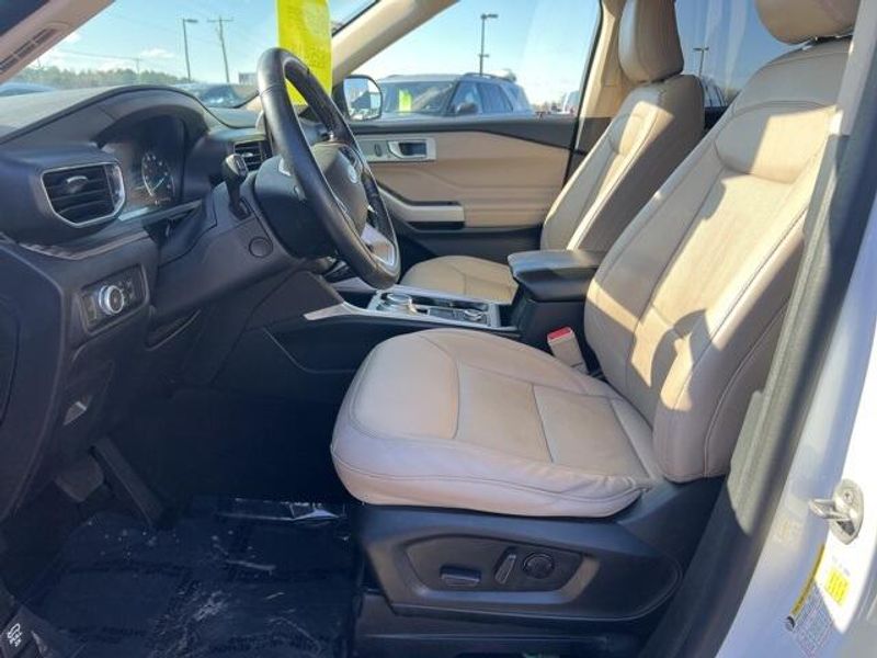 2021 Ford Explorer LimitedImage 11