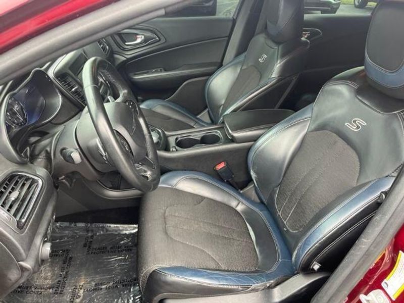 2016 Chrysler 200 S