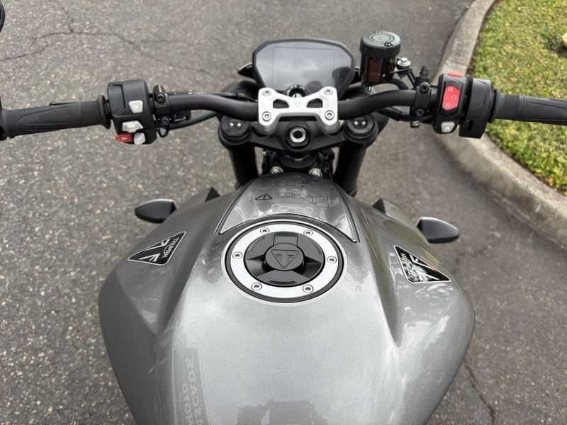 2025 Triumph Street Triple 765 RS - SILVER ICE 