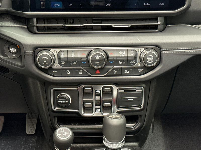 New 2026 Jeep Wrangler 4-door SaharaImage 10