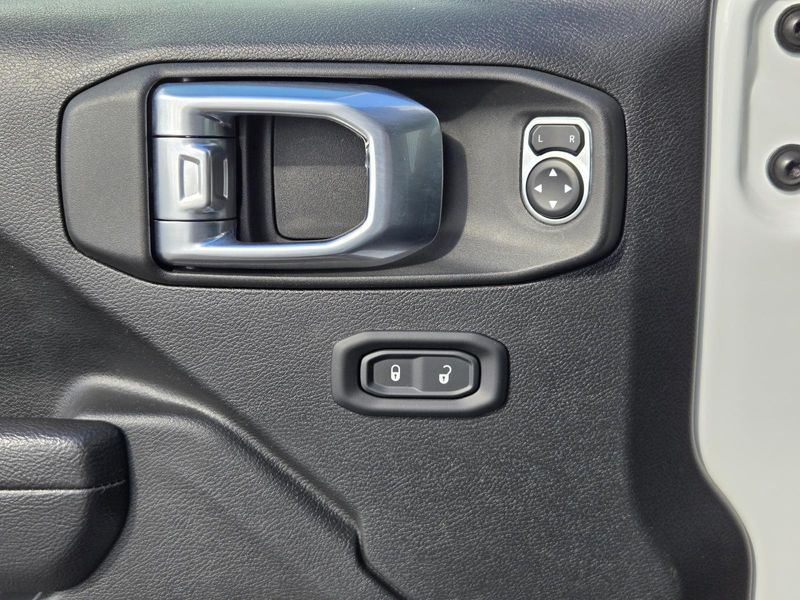 Used 2022 Jeep Wrangler Unlimited Sport Altitude 4x4