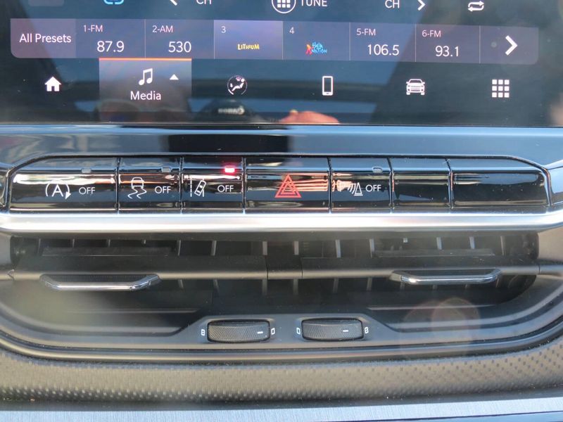 Used 2024 Jeep Compass Trailhawk 4x4 4dr SUVImage 19