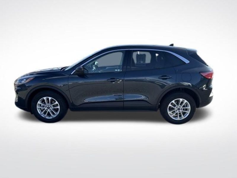 2022 Ford Escape SE photo 2