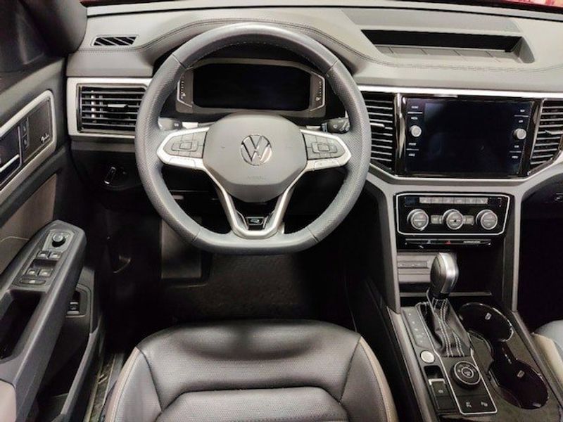 2021 Volkswagen Atlas Cross Sport V6 SEL Premium R-Line AWDImage 23