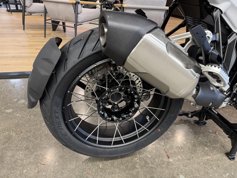 2025 BMW R 1300 GS - TROPHY - RACING BLUE METALLIC 