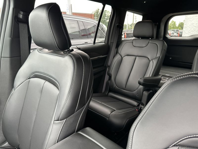 New 2025 Jeep Grand Cherokee L Limited 4x4Image 29