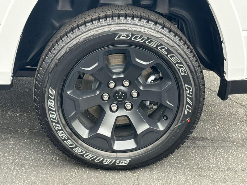 New 2026 RAM 1500 Big Horn Crew Cab 4x4 5'7' Box