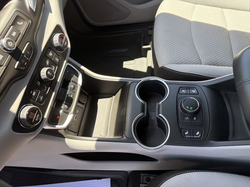 Used 2022 GMC Terrain SLEImage 34