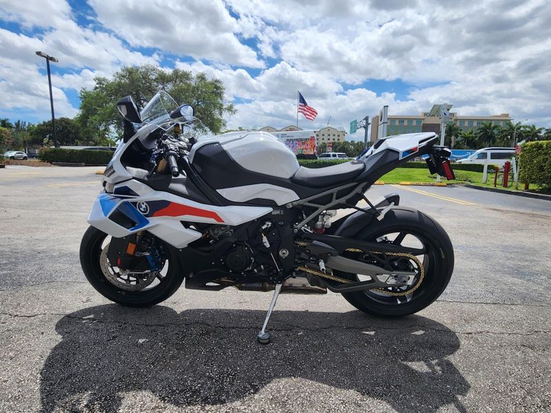 2026 BMW S 1000 RRImage 1