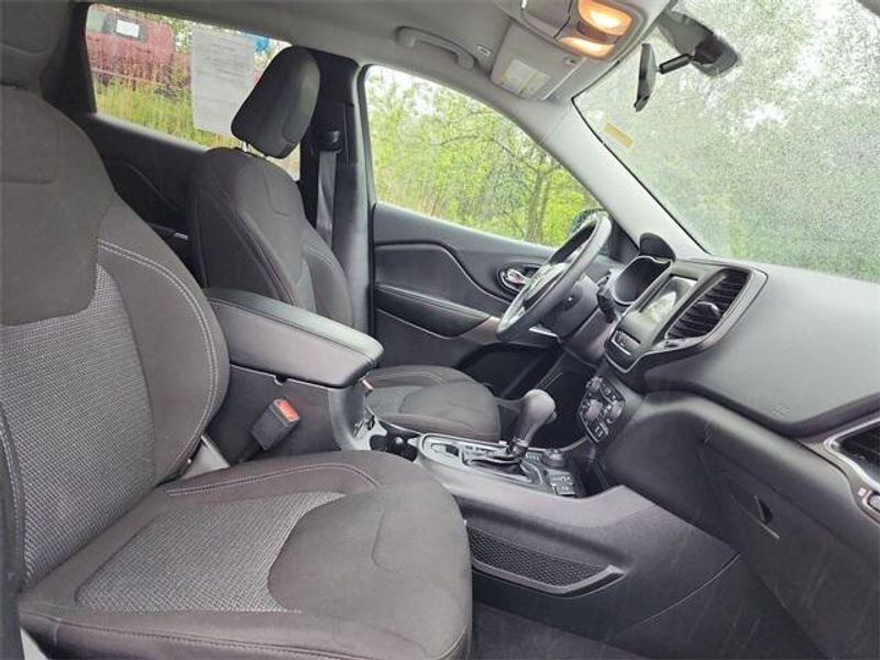 2019 Jeep Cherokee LatitudeImage 29