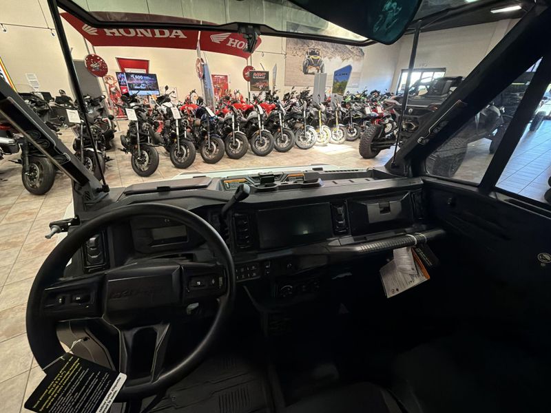 New 2026 Can-Am DEFENDER MAX LIMITED CAB HD11 Image 25