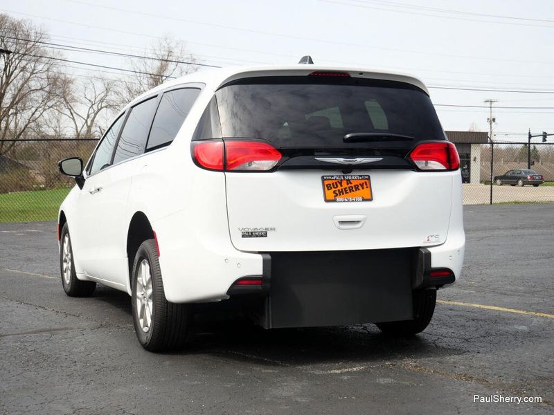 New 2026 Chrysler Voyager Lx