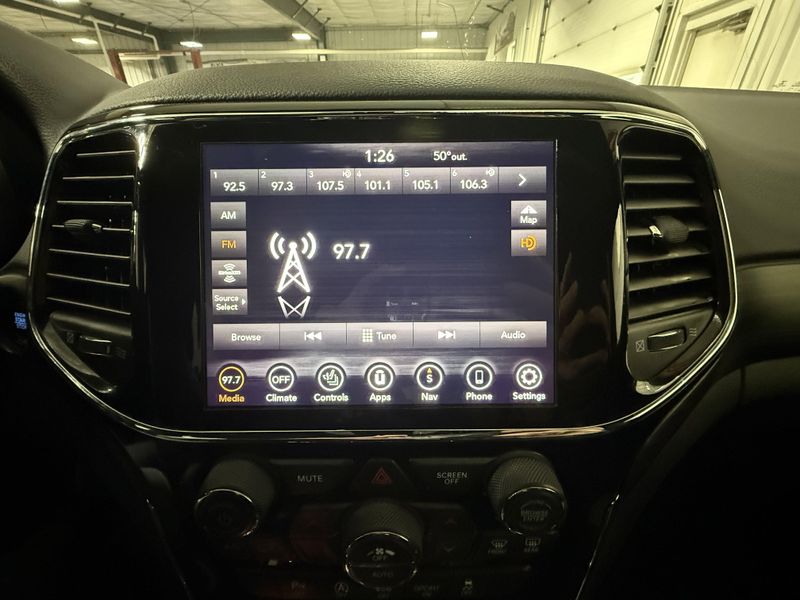 Used 2021 Jeep Grand Cherokee Laredo XImage 27