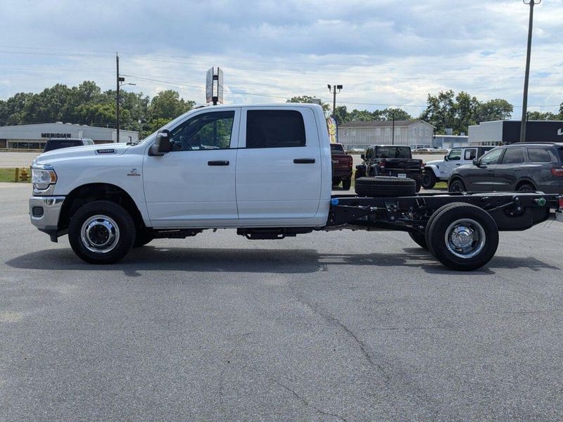 2024 RAM 3500 Tradesman Crew Cab Chassis 4x2 60