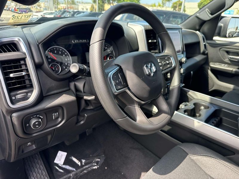 New 2026 RAM 1500 Express Crew Cab 4x4 5'7' Box