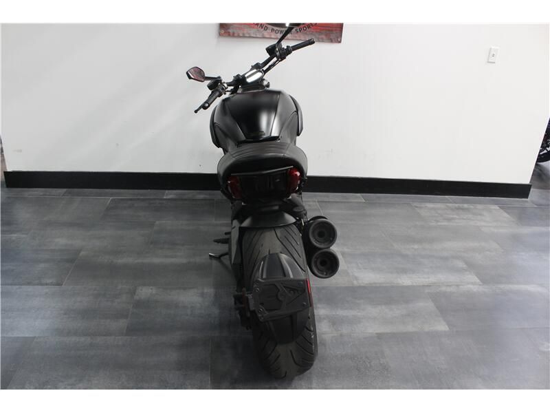 2013 Ducati DIAVEL DARK Image 4