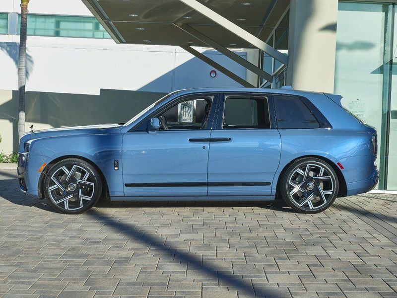 New 2026 Rolls-Royce Cullinan Black BadgeImage 3