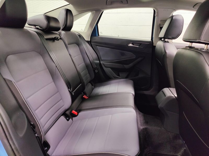 Used 2026 Volkswagen Jetta SE w/SunroofImage 13