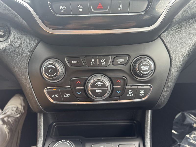 Used 2022 Jeep Cherokee LimitedImage 21