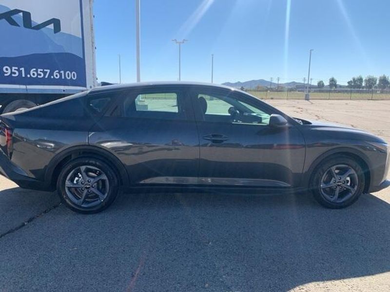 Used 2025 Kia K4 LXSImage 4