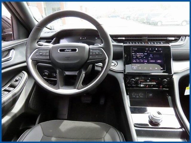 2025 Jeep Grand Cherokee Altitude XImage 11