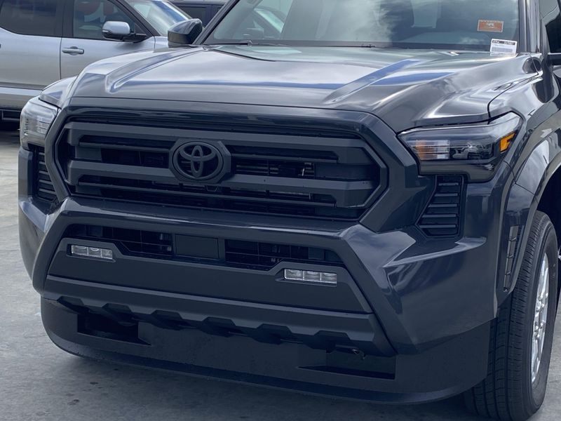 2025 Toyota Tacoma SR5Image 7