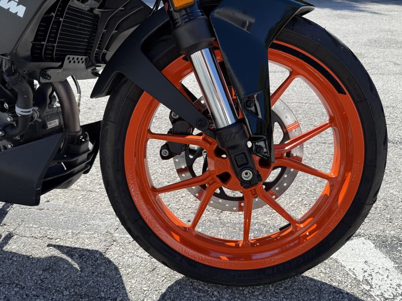 2023 KTM 200 Duke