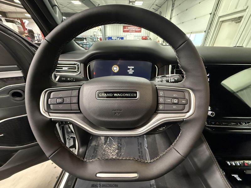 2026 Jeep Grand Wagoneer Limited Reserve 4x4Image 28