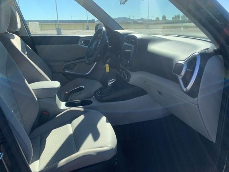 Used 2025 Kia Soul LXImage 15