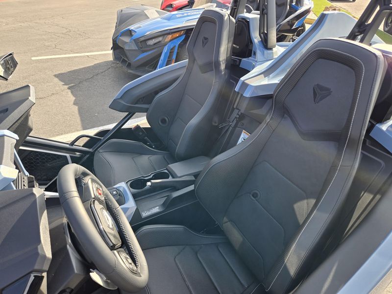 NEW 2026 POLARIS SLINGSHOT SIGNATURE EDITION AUTODRIVE Image 18
