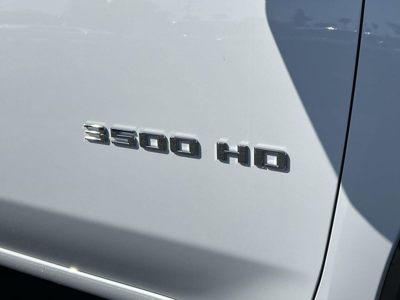 2024 Chevrolet Silverado 3500HD CC Work TruckImage 28