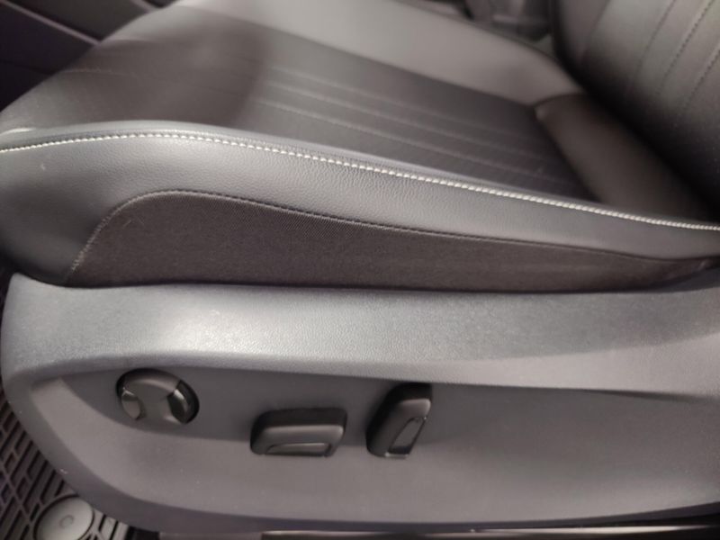2024 Volkswagen Tiguan SE w/3rd Row SeatImage 14