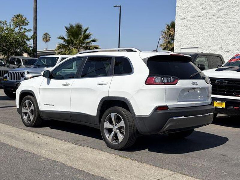 Used 2020 Jeep Cherokee LimitedImage 3