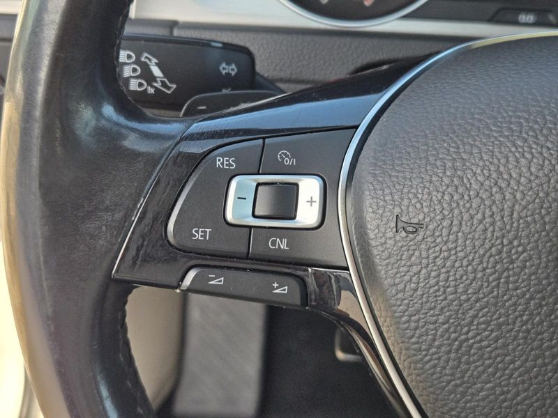 Used 2016 Volkswagen Golf 4dr HB Auto TSI S w/Sunroof