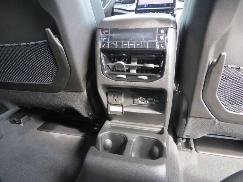 Used 2023 Jeep Grand Cherokee L Limited 4x4 4dr SUVImage 35