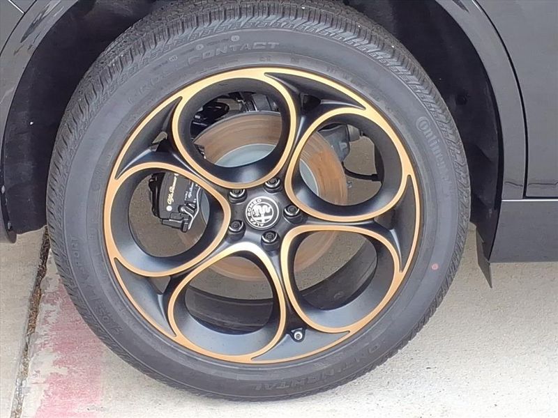 New 2025 Alfa Romeo Stelvio Intensa AwdImage 6