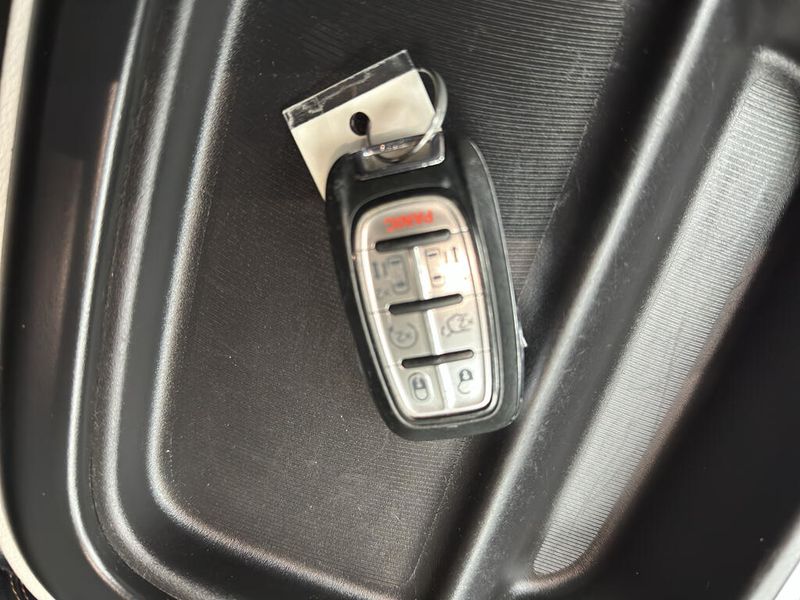 Used 2019 Chrysler Pacifica Touring LImage 12