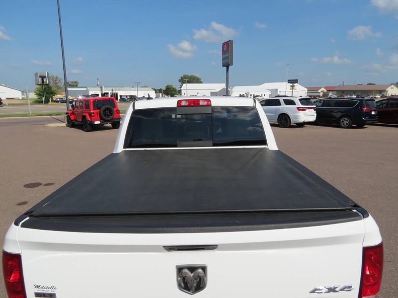 Used 2019 RAM 1500 Classic SLT 4x4 4dr Crew Cab 5.5 ft. SB PickupImage 10