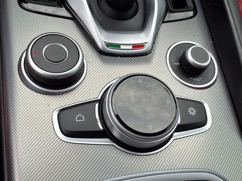 2023 Alfa Romeo Giulia VeloceImage 24