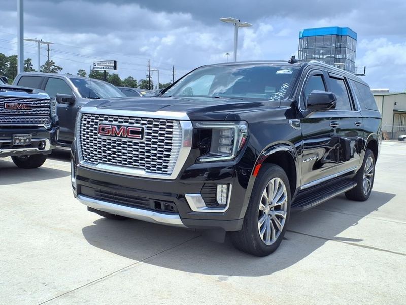 2021 GMC Yukon XL DenaliImage 2